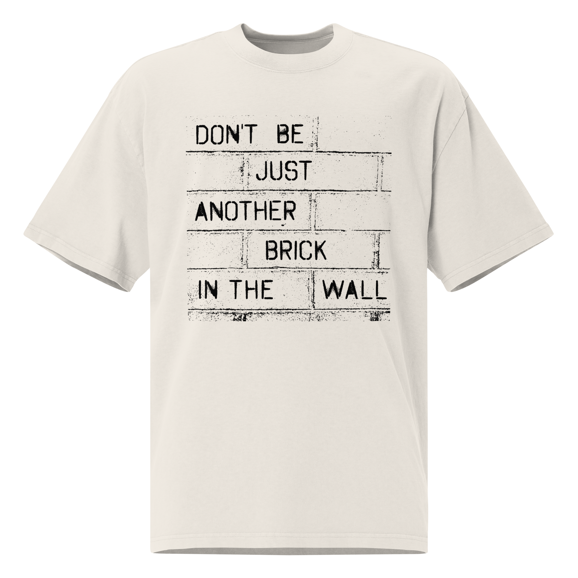 Oversized statement t-shirt in zandkleur met bakstenen muur print en tekst "Don't Be Just Another Brick In The Wall" op de borst.