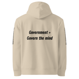 Achterkant van zandkleurige unisex hoodie met tekst print 'Government » Govern the mind' en 'Be ungovernable' op de mouwen, biologisch katoen statement hoodie.